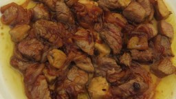Recepta de cuina de Daus de filet de vedella al foie amb ceba dauradeta